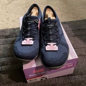 Womens Navy Skechers wide fit size 9